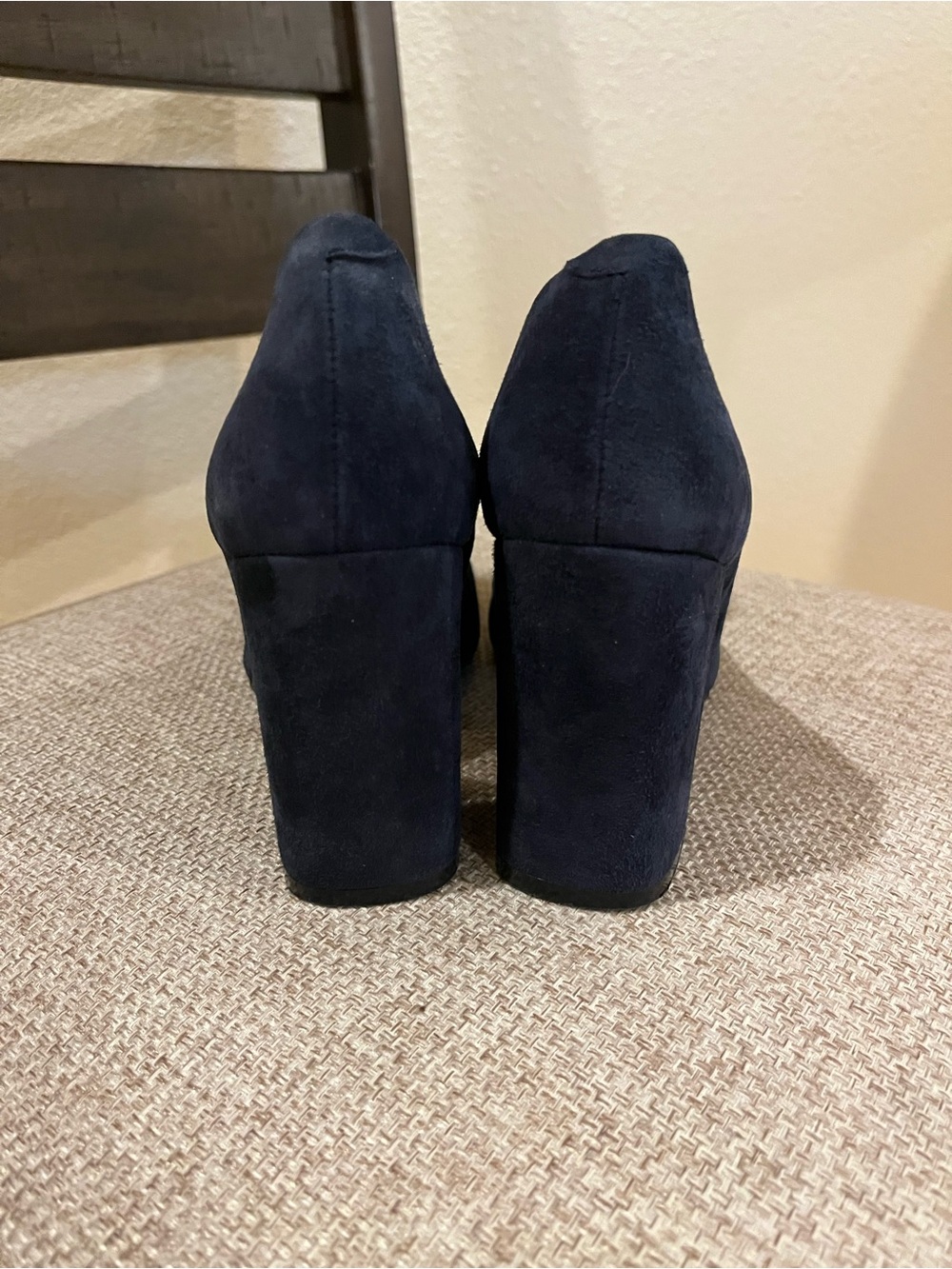 Anthropologie suede navy blue block heel pumps w/ faux fur pompons. Vintage. 6.5 - Picture 10 of 15